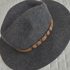 Pistil wool hat